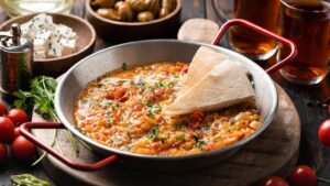 10 dakikalık menemen tarifi! Suyuna ekmek banabilirsiniz
