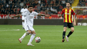 Emirhan tarihe adını yazdırdı