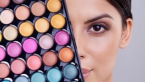 2026'nın 3 güzellik trendi! Mat tonlar ve pastel göz farları ilk sırada