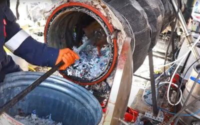 22 yaşındaki mucit, plastik atığı arabaları çalıştıran bir yakıta dönüştürdü