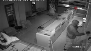 3 kez plaka değiştirdiler, yine de yakalandılar! Kilolarca altın çalan çeteye operasyon