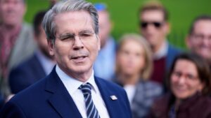 ABD Hazine Bakanı: Bazı sektörler resesyonda