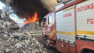 Adana'da korkutan yangın! Birçok noktadan görülüyor