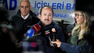 AFAD Başkanı Pehlivan'dan Foça açıklaması: Vatandaşların hesaplarına yatırılacak