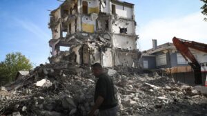 AFAD Başkanı Sındırgı'da: Yıkım kararı verilen binalar incelendi, barınma süreci devrede