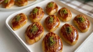 Ağızda dağılması an meselesi! Şerbeti bol şekerpare tarifi