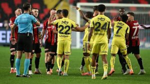 Ahmet Çakar Gaziantep FK-Fenerbahçe maçını yorumladı! "Atilla Karaoğlan iyi hakem ama…"