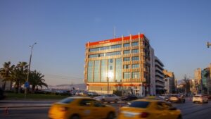 Akbank 1,5 milyar TL’lik alacağını sattı