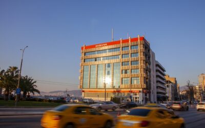 Akbank 1,5 milyar TL’lik alacağını sattı