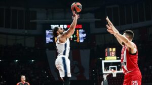 Anadolu Efes, Olympiakos deplasmanından galip çıktı