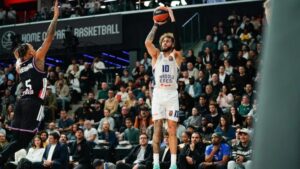 Anadolu Efes, Paris'i deplasmanda devirdi