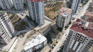 Ankara'da toprak kayması: 17 katlı bina boşaltıldı