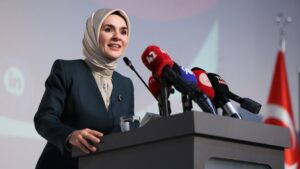 Bakan Göktaş: Yaşlılarımızın aktif olduğu toplumsal bir yapı inşa etmeye gayret ediyoruz