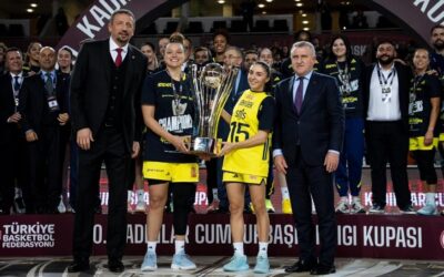 Bakan Osman Aşkın Bak, Fenerbahçe Opet'i tebrik etti