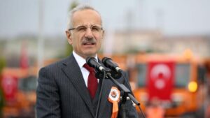 Bakan Uraloğlu: 77 ilimizi bölünmüş yollarla birbirine bağladık