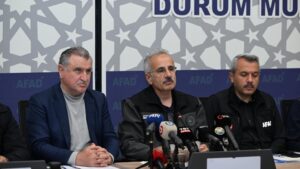 Bakan Uraloğlu'ndan sel felaketine ilişkin açıklama: Bin 428 personelle sahadayız, 31 köy yolu açıldı