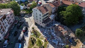 Balıkesir'de bir deprem daha! Sındırgı sallanmaya devam ediyor