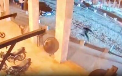 Depremde korku dolu anlar! Herkes bir yana koşuşturdu