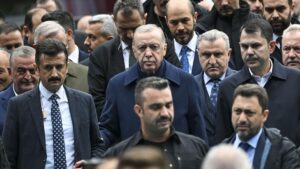 Başkan Erdoğan, Çaykur Rizespor Futbol Kulübü ve Rize Çay İlkokulunu ziyaret etti