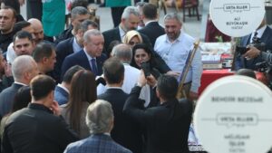 Başkan Erdoğan, Usta Eller Sanatçıları Çarşısı'nı ziyaret etti
