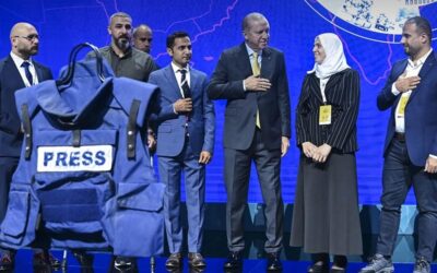 Başkan Erdoğan'a anlamlı hediye! Bizzat takdim ettiler