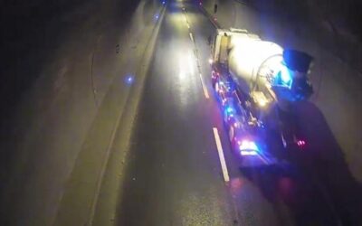 Başkan Erdoğan'ın Rize'de konvoyunun geçeceği tünelde trafik polisleri olası kazayı önledi
