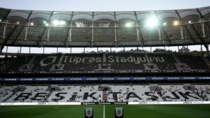 Beşiktaş, Dolmabahçe'de Fenerbahçe'ye karşı üstün