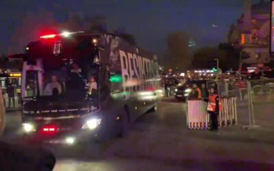 Beşiktaş kafilesi derbi öncesi Tüpraş Stadyumu'na geldi