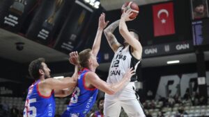 Beşiktaş, lige 3'te 3 yaparak başladı