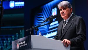 Beşiktaş'ta karar verildi! Serdal Adalı ve yönetimi ibra edildi