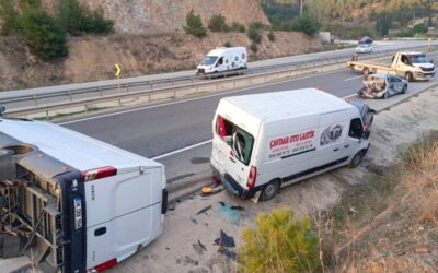 Bilecik'te zincirleme kaza: 4 araç birbirine girdi