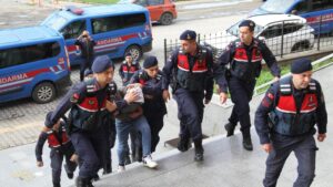 Bir ilçeyi diken üstünde tutan zanlı, adliyeye sevk edildi