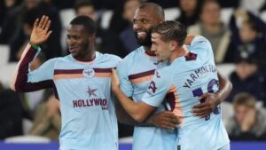 Brentford, West Ham'ı deplasmanda devirdi