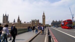 Brexit’in İngiltere ekonomisine etkisi tahminlerin iki katı