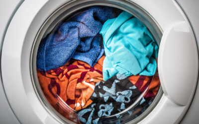 Çamaşır makinesini ağzına kadar doldurmak neden iyi bir fikir değil?