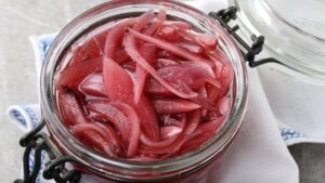 Canan Karatay ısrarla tavsiye etti! Mor soğanı bir de böyle tüketin, soğuk algınlığına birebir