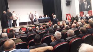 CHP kongresinde şaibe krizi: Partililer birbirine girdi