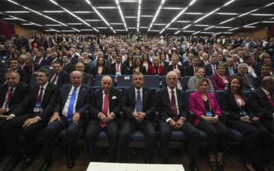Bir kurultayı bile beceremediler! Yeterli imza çıkmayınca "güvensizlik oyu" verdiler