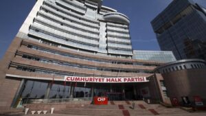 CHP'de istifa depremi sürüyor: Bir isim daha ayrıldığını duyurdu