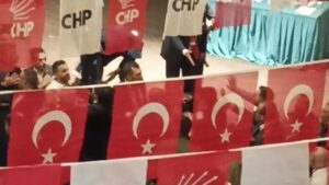 CHP'den beklenen hareket: İl Kongresi kavgayla bölündü