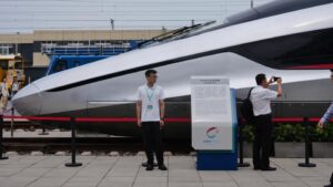 Çin yaptı yapacağını! Saatte 450 kilometre hızla gidiyor