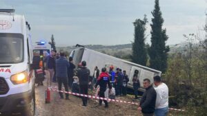 Denizli'de feci kaza: 1 kişi öldü, 32 kişi yaralandı