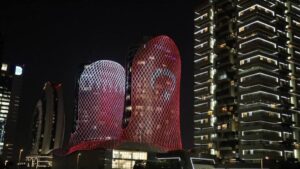 Doha'da Cumhuriyet coşkusu: Türk bayrağıyla aydınlandı