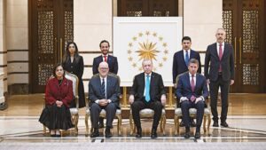 Dört büyükelçiden güven mektubu
