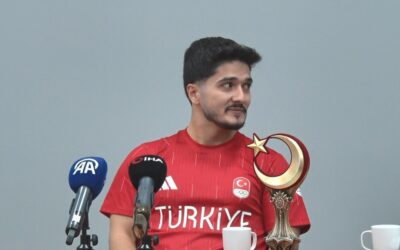 Dünya şampiyonu Furkan Özbek öğrencilerle buluştu!