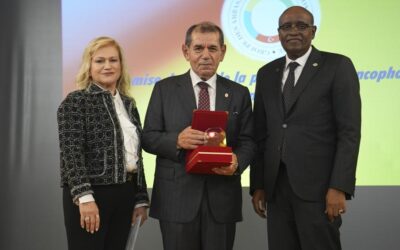 Dursun Özbek'e "2025 Yılının Frankofon Kişiliği Ödülü" verildi