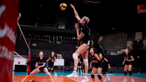 Eczacıbaşı lige galibiyetle başladı