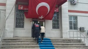Edirne'de tırda yakalanan FETÖ üyesi ve sürücü tutuklandı
