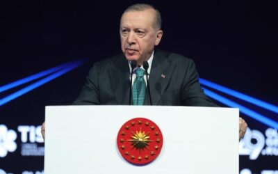 Elinizi taşın altına koyun