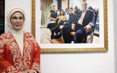 Emine Erdoğan, VakıfBank Sanat Galerisi'nin açılışına katıldı